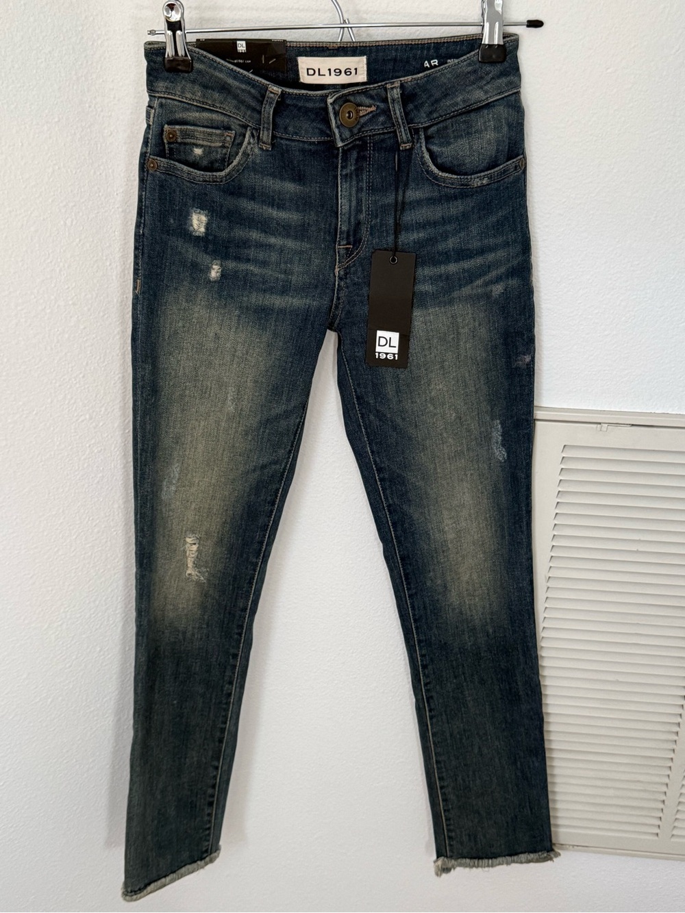 DL1961 Mara Instasculpt Skinny Jeans in Faded Blue Wash - NWT
